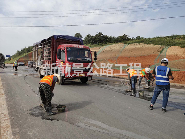 道路壓漿施工隊(duì)安全操作注意事項(xiàng)